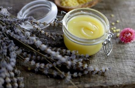 Natural beeswax cream with lavender